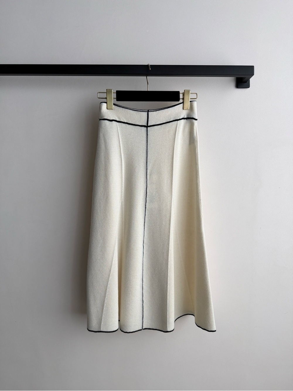 CHANEL Cream Midi Skirt with Black Trim and Logo Accent - Picture 3 of 7
